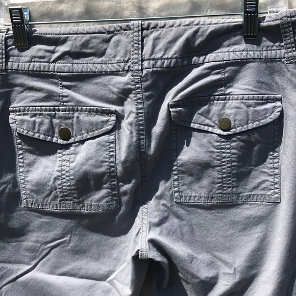 Old Navy Gray khaki capris size 6 - Picture 5 of 8